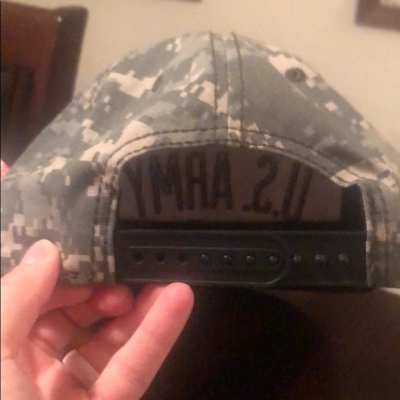 SnapBack army hat. Barely worn. - Picture 4 of 7